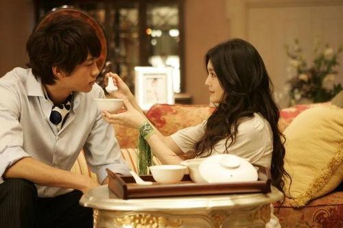 泡沫之夏何润东电视剧,浪漫邂逅，命运交织的青春传奇